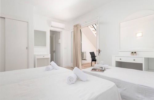 Cala d'Or Hotel | HOSTAL TALAMANCA HAB. TRIPLE - Friendly hostel recently refurbished just a stone's throw f
