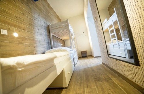Lovran Hotel | Hostel Link
