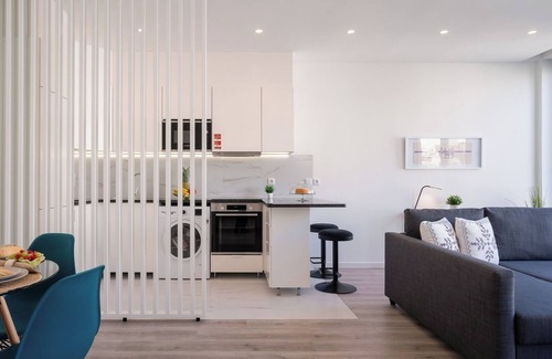 Aldoar Apartment | HostWise - Seaside Trendy Flat