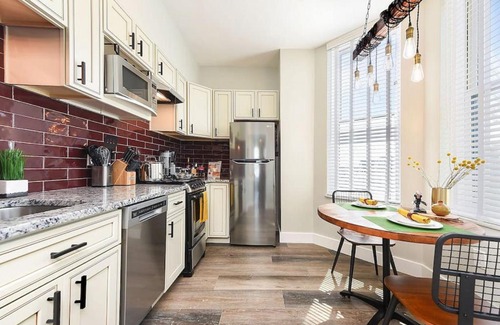 Mount Washington Apartment | HostWise Stays - The Grandview - Great City Views - Brand New Remodel
