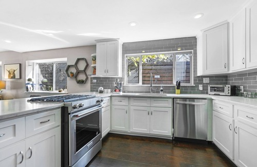 Tarrytown House | Hot tub, 2 miles from Dtown ATX. Private house w/grassy backyard.