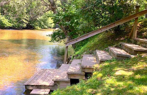 Suches House | HOT TUB-Book NOW! Sleeps 8-Toccoa River-GoneFishInn