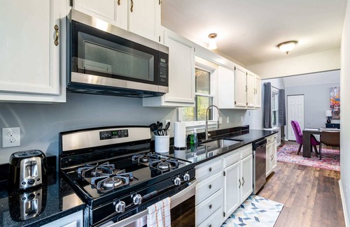 Kabletown Cabin | Hot Tub, Deck/Grill, Game Room, WiFi at Cute Cabin