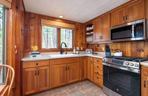 Luck Cabin | Hot Tub | Game Room | Fire ring