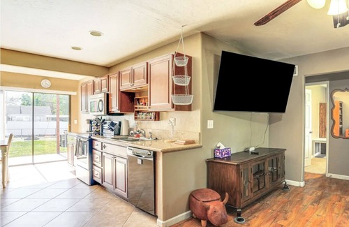Prescott House | HOT TUB! Kayak Provided BBQ Ready Near Music Festivals & Rodeo Shows