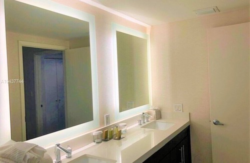 Sunny Isles Beach Hotel | ★ Hotel 1 Bedroom Suite with ocean view !