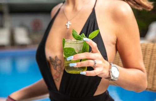 Pefkochori Apartment | Hotel Aeollos