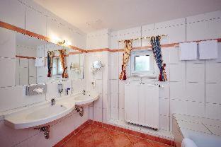 Neutraubling Hotel | Hotel am See