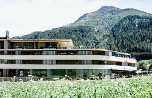 Sankt Anton am Arlberg Hotel | Hotel Arlmont 4 Stern Superior