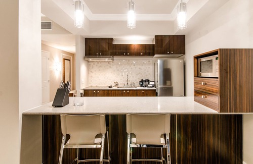 Downtown Montreal Hotel | Hotel Birks Montreal