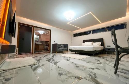 Saddar Town Hotel | Hotel Crown Inn