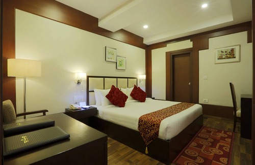 Ganeshguri Hotel | Hotel D Courtyard