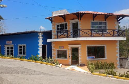 Santa Cruz de Yojoa Hotel | Hotel El Encanto