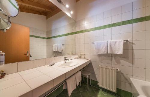 Niederthai Hotel | Hotel Gasthof Stuibenfall