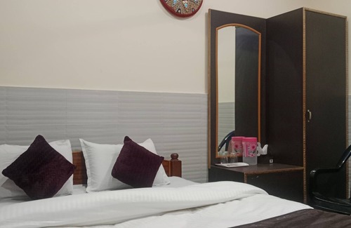Nalbari Hotel | Hotel gayatri