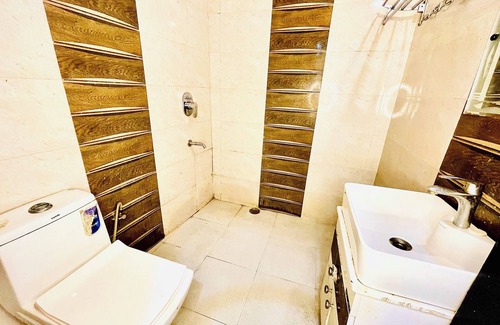 Hauz Khas Village Hotel | Hotel Hauz Khas Inn