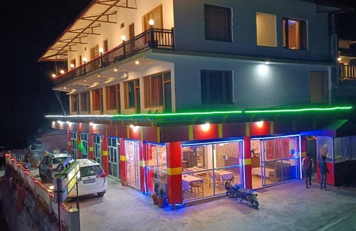 Dhanaulti Hotel | Hotel Himalaya view & restaurant