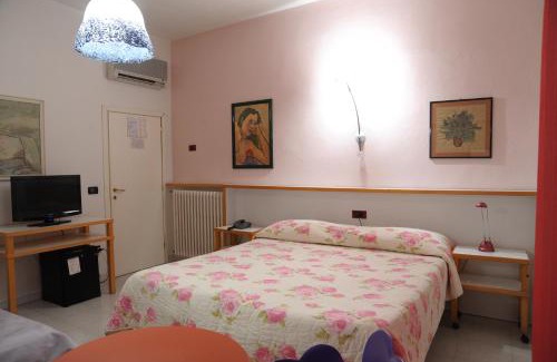 Pontedera Hotel | Hotel Il Falchetto