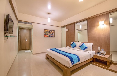 Viman Nagar Hotel | Hotel IVY Studios