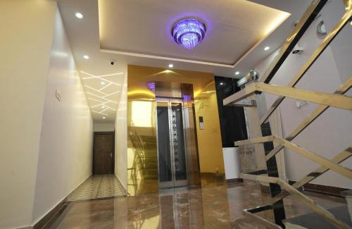 Khattalwada Hotel | HOTEL KINGS PARADISE BANQUET & LAWN, Airport