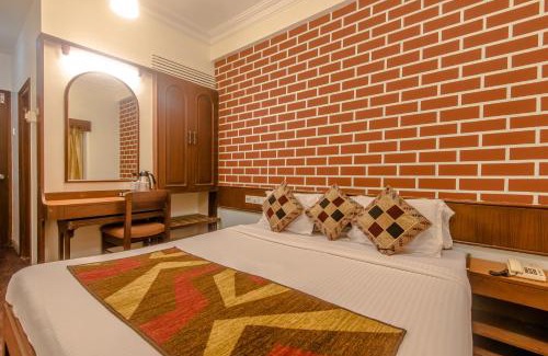 Prabhadevi Hotel | Hotel Mogul Palace - Near Masjid Bunder Mumbai