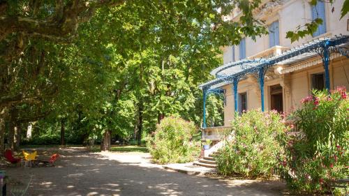 Irigny Bed & Breakfast | Hotel-Musée Villa Bagatelle