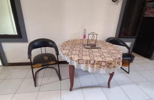 Tembalang Hotel | Hotel O Kd House