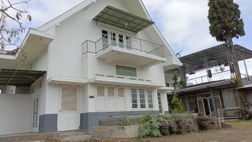 Batu Hotel | Hotel O near Alun Alun formerly Embun Pagi Hotel & Villa Resort