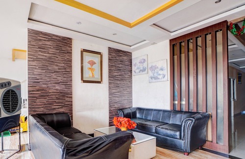 Surabaya Hotel | Hotel O Siwalankerto Near Surabaya Carnival