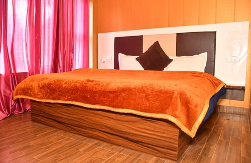 Bajoral Khurd Hotel | hotel pine view villa