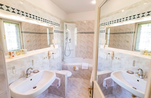 Poertschach am Woerthersee Hotel | Hotel Schloss Leonstain