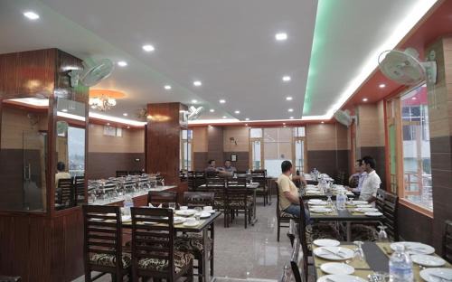 Shamshi Hotel | Hotel Sarla Regency