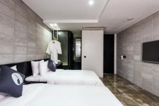 Chunggogil-tong Hotel | Hotel The Designers Kondae