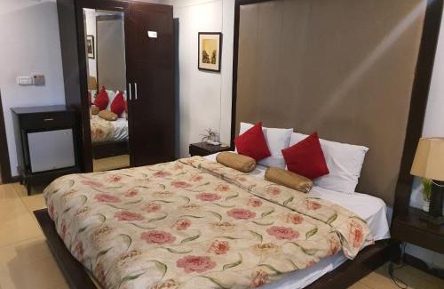 Lahore Hotel | Hotel The Grand Inn Lahore