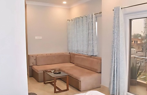 Ranchi Hotel | Hotel The Lake Castle Ranchi Jharkhand