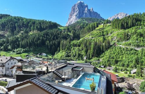 Santa Cristina Val Gardena Hotel | Hotel Touring Dolomites