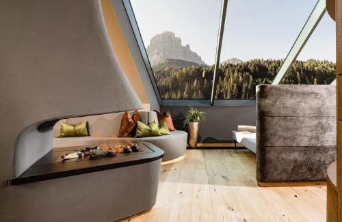 Santa Cristina Val Gardena Hotel | Hotel Touring Dolomites