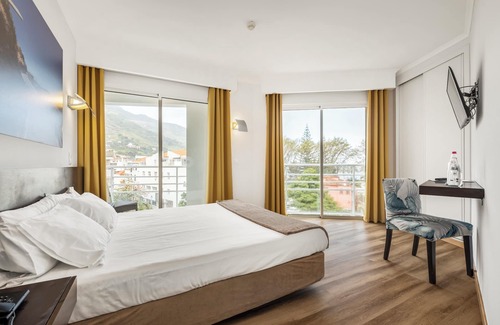 Machico Hotel | Hotel White Waters