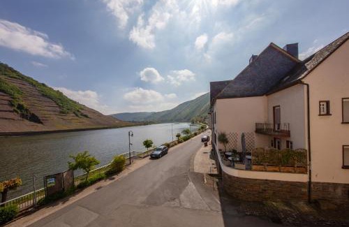 Briedern Hotel | Hotel zum Moselstrand