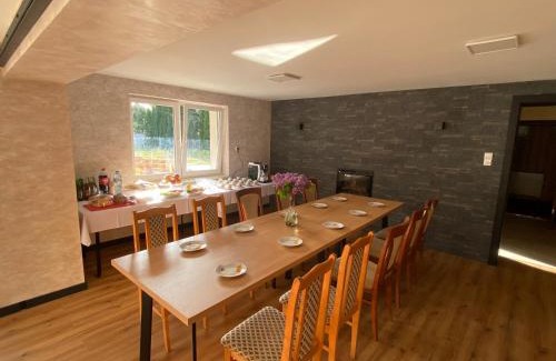 Olsztyn House | Hotelik Likusy - przy plaży nad jeziorem Ukiel z bezpłatnym prywatnym parkingiem i klimatyzacją