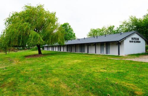 Lasin Hotel | Hotelik nad jeziorem w Łasinie