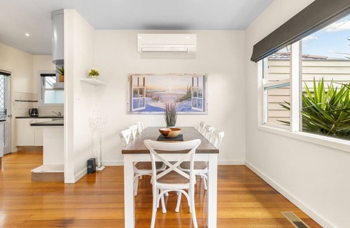 Warrnambool House | Hotham Heights - Comfortable 3 bedroom home