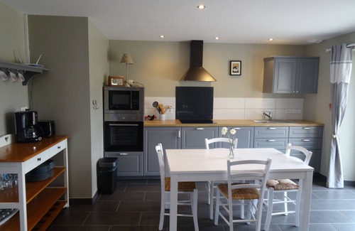 St-Georges-de-la-Riviere House | house near the sea