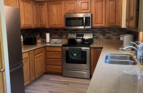 University Heights House | House 1/2 miles to Kinnick Stadium in University Heights