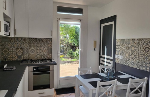 Mantes-la-Jolie House | House - 2 bedrooms - summer lounge and separate garden