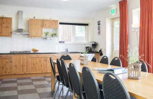 Sint Annaparochie House | House ∙ 8 bedrooms ∙ 22 guests