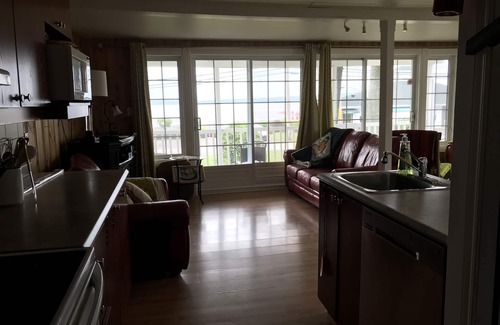 Saint-Jean-de-l'lle-d'Orleans Ski Chalet | House 8 persons pool view river access 20 minutes from Quebec Citq 121170