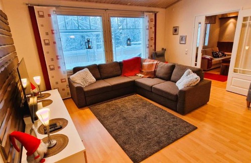 Napapiiri Villa | House at the Arctic Circle- next to Santa Claus