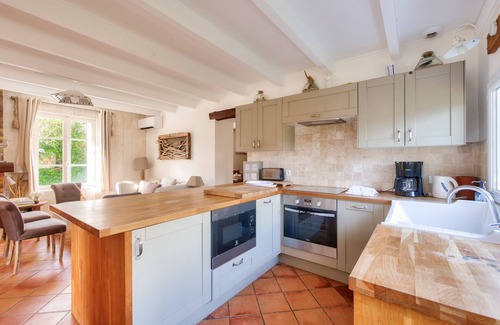 Ars-en-Re Ski Chalet | House for 10, direct access to the beach