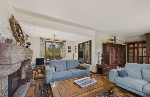 Louannec Ski Chalet | House for 10 with large garden, 250m from the sea